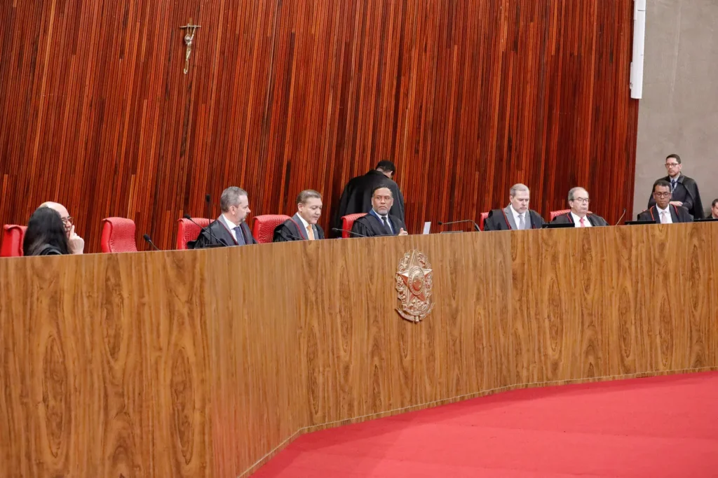 Regras eleitorais impulsionam federações e aceleram reconfiguração partidária