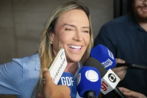 Celina Leão recebe alta após internação por pneumotórax e deixa hospital em Brasília