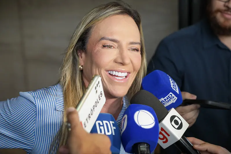 Celina Leão recebe alta após internação por pneumotórax e deixa hospital em Brasília