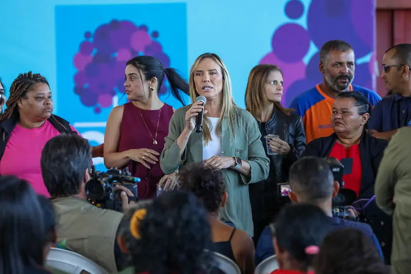 Celina Leão sanciona lei que garante diagnóstico humanizado da Síndrome de Down no DF
