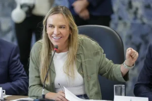Celina Leão participa de homenagem a líderes comunitários em cerimônia na Câmara Legislativa do DF; veja agenda desta sexta (19)