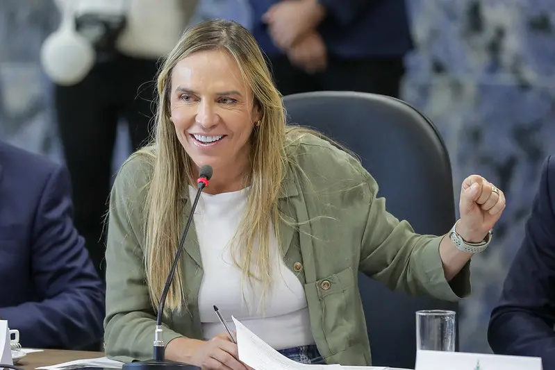 Celina Leão participa de homenagem a líderes comunitários em cerimônia na Câmara Legislativa do DF; veja agenda desta sexta (19)