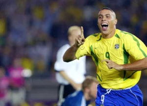 Camisa do Brasil usada no penta é eleita uma das mais feias da história das Copas