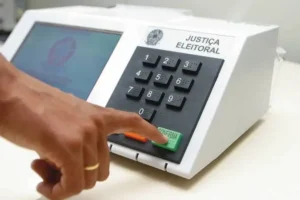 Pré-campanha política nas redes sociais: o que pode e o que não pode gerar multa nas eleições de 2026