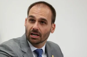 STF forma maioria para condenar Eduardo Bolsonaro por coação no curso do processo