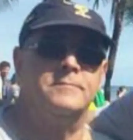 Ex-chefe de gabinete de Carlos Bolsonaro vira réu por suposto esquema de rachadinha no Rio