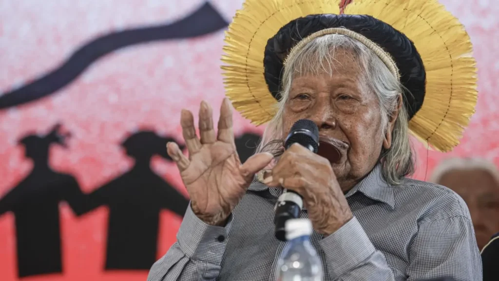 Cacique Raoni é internado em estado grave na UTI