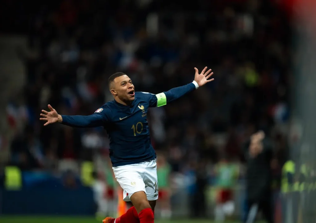 Mbappé, Haaland e Messi roubam a cena no dia mais estrelado da Copa do Mundo 2 Mbappe via X