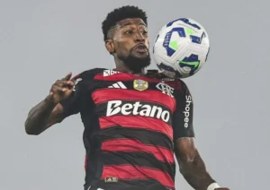 Aston Villa faz proposta milionária por Emerson Royal e aguarda resposta do Flamengo
