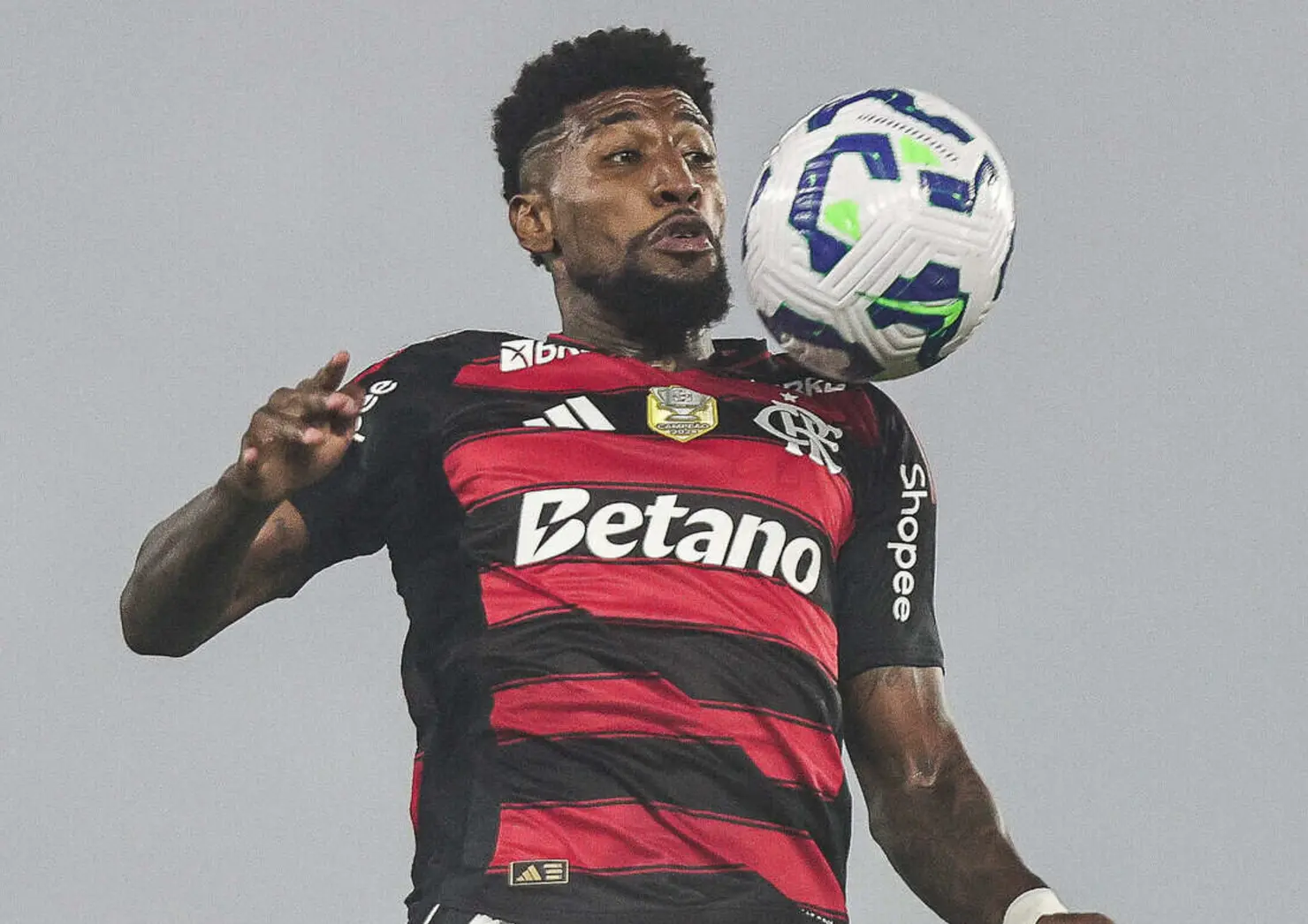 Aston Villa faz proposta milionária por Emerson Royal e aguarda resposta do Flamengo