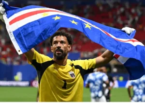 Destaque da Copa, Vozinha negocia com clubes da Série B