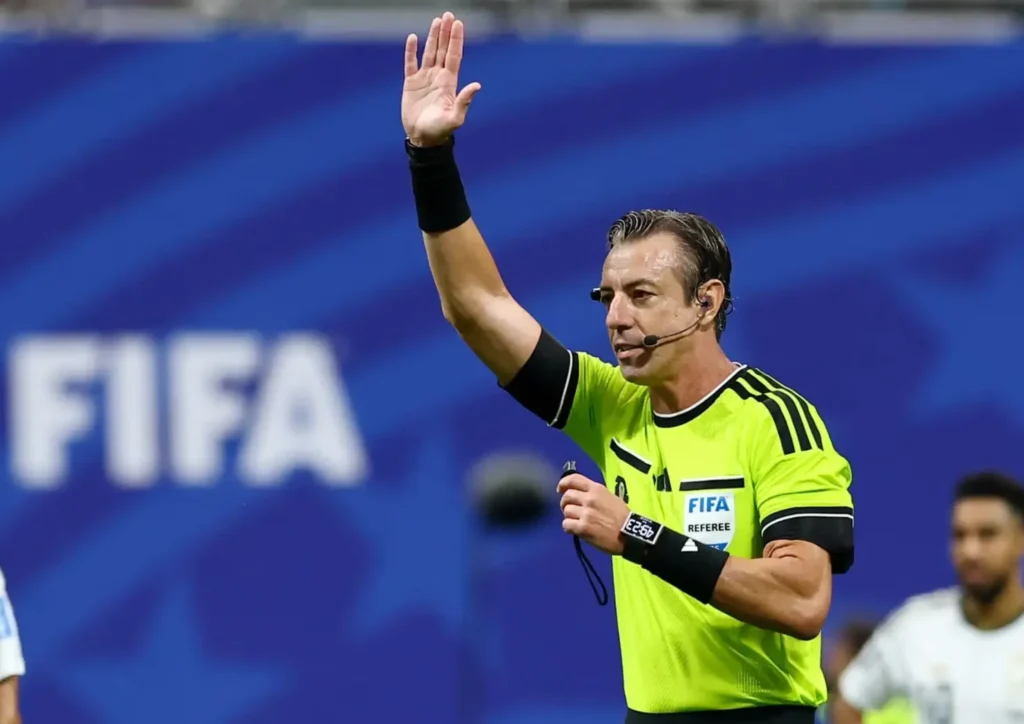 Raphael Claus é escalado para apitar Estados Unidos x Bósnia na Copa do Mundo