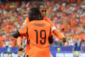 Holanda aplica goleada na Suécia e assume a liderança do grupo na Copa do Mundo