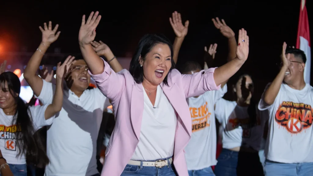 Após quatro tentativas, Keiko Fujimori confirma vitória e chega à presidência do Peru | Foto: Renato Pajuelo/EFE