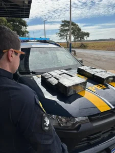 PRF apreende carga milionária de celulares escondida em carro na BR-153