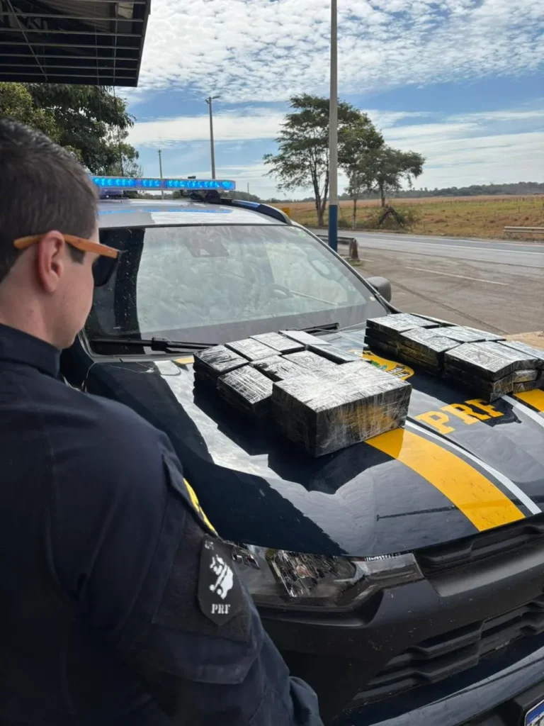 PRF apreende carga milionária de celulares escondida em carro na BR-153
