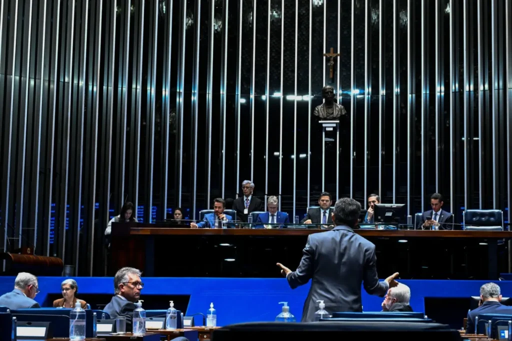 Legislativos dominam 50% do dinheiro e 0% das atribuições