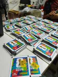 Mais de 2 mil figurinhas falsas da Copa do Mundo vendidas em Goiânia são apreendidas