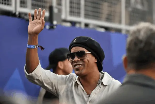 Ronaldinho Gaúcho anuncia retorno ao futebol; entenda
