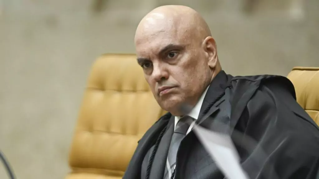 Moraes encaminha pedido de investigação sobre filme de Bolsonaro para análise da Presidência do STF