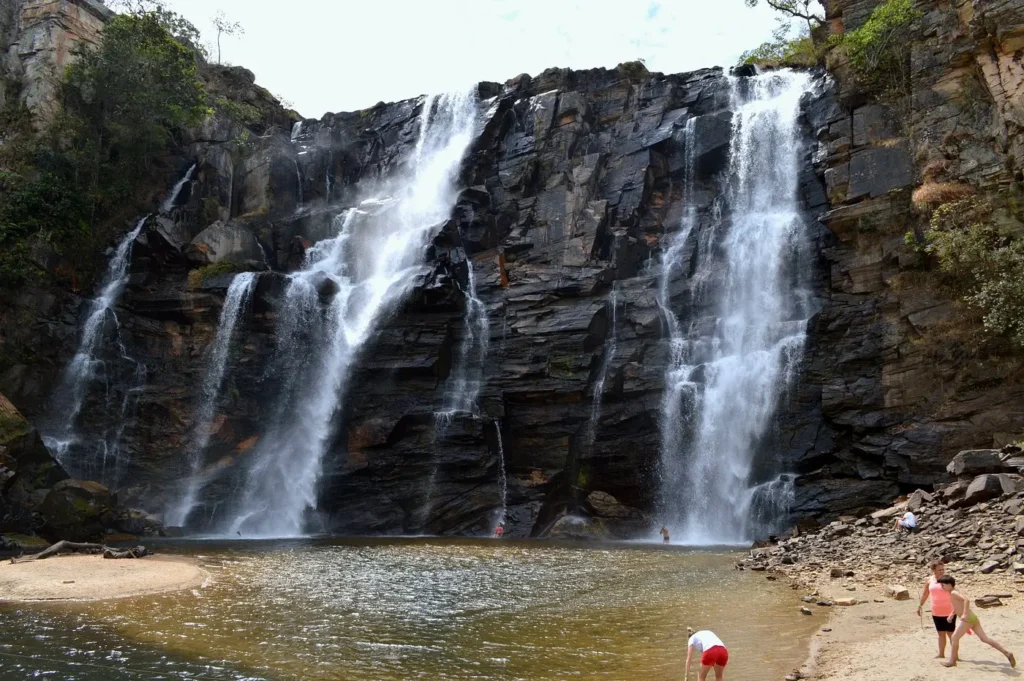 9 destinos em Goiás perfeitos para um bate-volta saindo de Goiânia 2 cachoeira do salto
