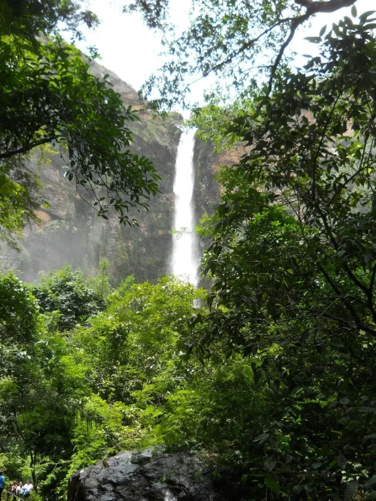 10 lugares impressionantes em Goiás que parecem cenários de filme 5 cachoeira salto do itiquira