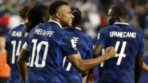 Mbappé marca duas vezes, França vence o Iraque e garante vaga nas oitavas da Copa do Mundo