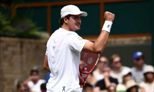 João Fonseca estreia com vitória convincente e avança à segunda rodada de Wimbledon