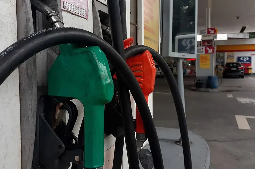 Governo cria subsídio de R$ 1,12 por litro para segurar preço do diesel em meio à crise internacional