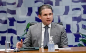 Câmara deve discutir fim da escala 6×1 e criminalização da misoginia nesta terça (16)
