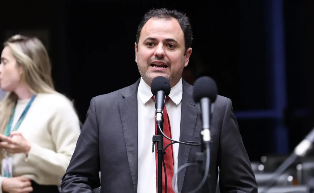 Glauber Braga