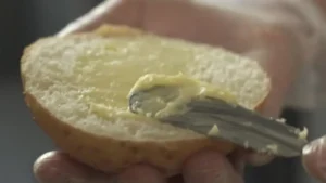Usar manteiga ou margarina