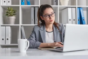 Quer trabalhar? Goiás tem 272 vagas abertas para estágio e jovem aprendiz