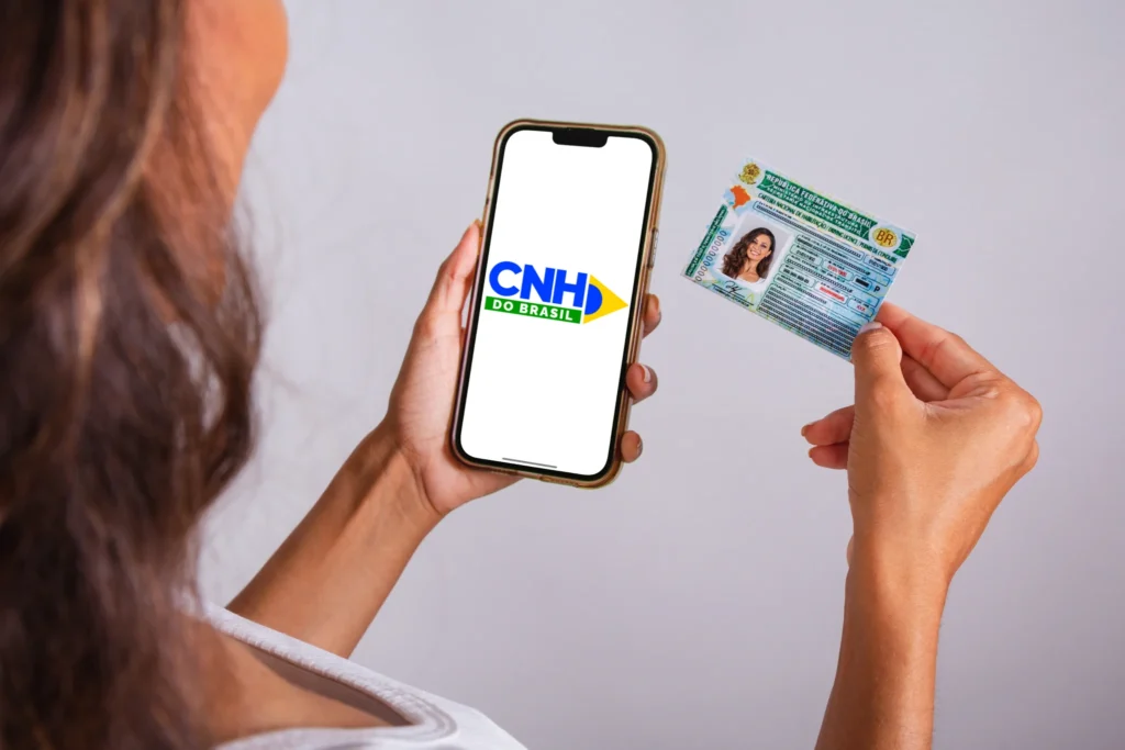 Comprar e vender carro usado pelo celular? Governo prepara nova função no app CNH do Brasil