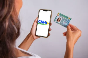 Comprar e vender carro usado pelo celular? Governo prepara nova função no app CNH do Brasil