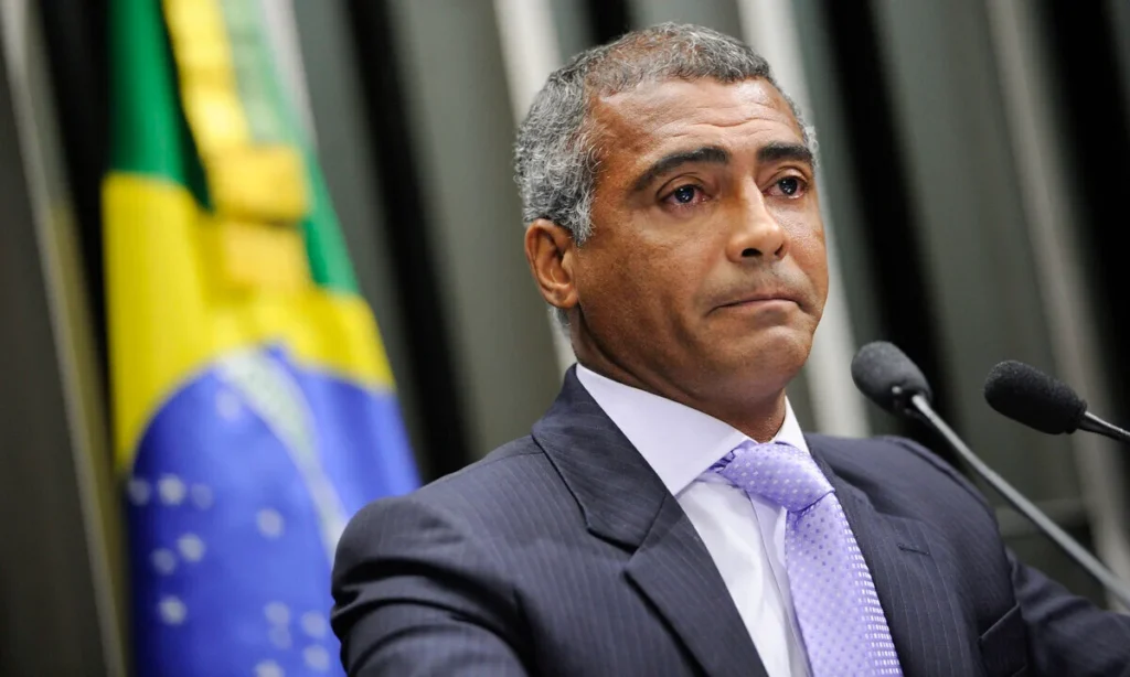 Após críticas, Romário abre mão do salário de senador durante a Copa do Mundo