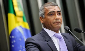 Após críticas, Romário abre mão do salário de senador durante a Copa do Mundo