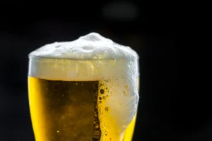 O que causa a ‘barriga de cerveja’ e como evitar o acúmulo de gordura abdominal