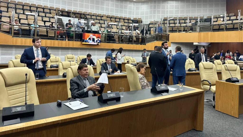 Oposição da Câmara de Goiânia critica data-base sem retroativo e exceções na LDO