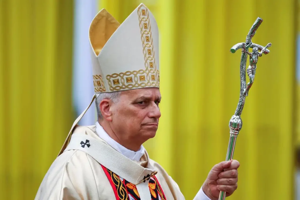 Vaticano excomunga bispos e integrantes de grupo ultraconservador após desafio ao papa