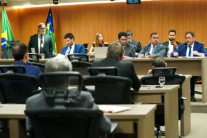 LDO é aprovada na Alego após críticas sobre déficit e ausência de secretária