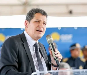 Com apoio de Celina Leão, Sandro Avelar oficializa pré-candidatura à Câmara