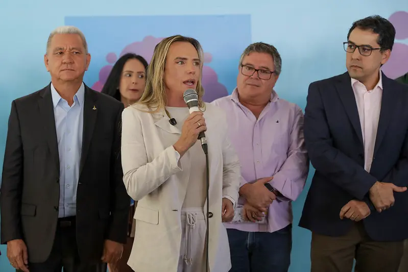 “A direita está unida”, diz Celina ao negar racha entre Michelle e Flávio Bolsonaro