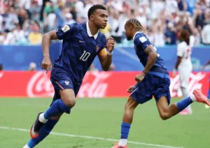 Mbappé supera Messi e se torna o maior artilheiro da história das Copas