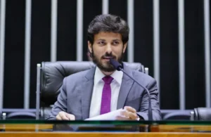 Marcelo Aro rompe com grupo de Zema e articula candidatura ao governo de Minas Gerais