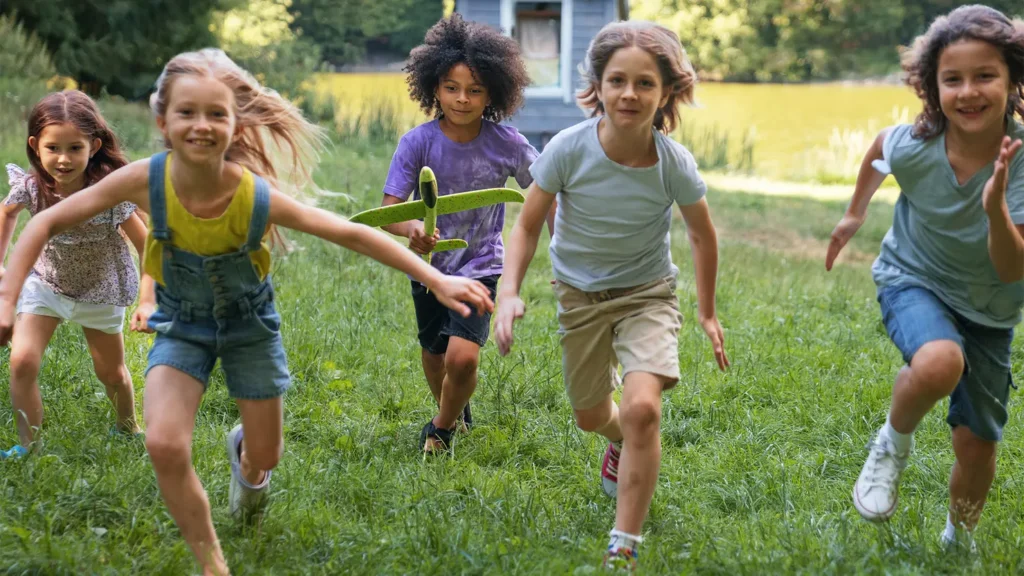 Seu filho reclama de tédio nas férias? Isso pode fazer bem