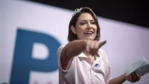 Michelle diz que direita cearense está “vendida” após Ciro elogiar Caiado e Renan Santos