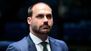 “Quero retornar ao Brasil”, diz Eduardo Bolsonaro
