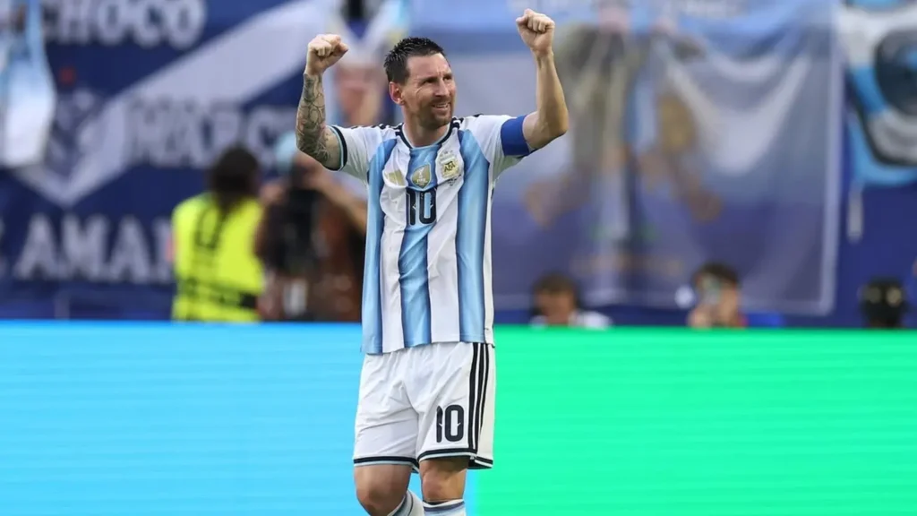 Argentina sofre, mas vence Cabo Verde na prorrogação e avança às quartas da Copa