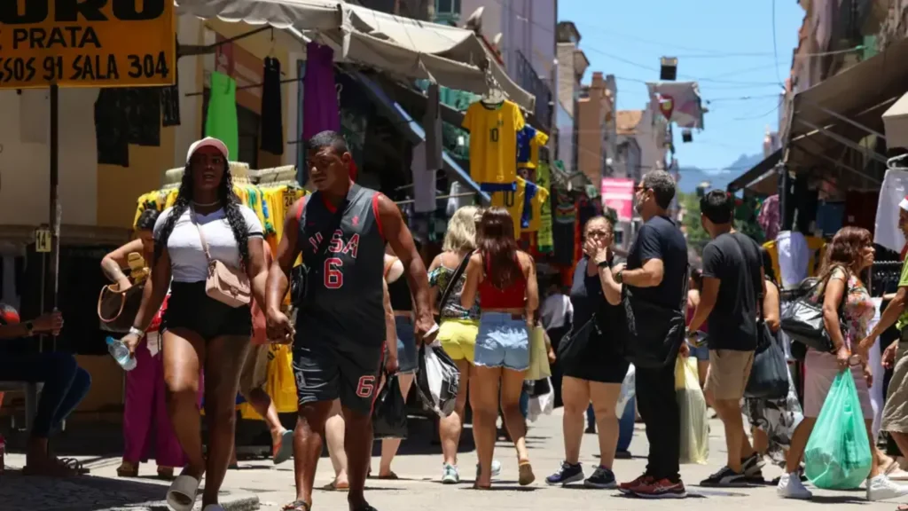 Cresce número de brasileiros que atribuem pobreza à preguiça, diz Datafolha